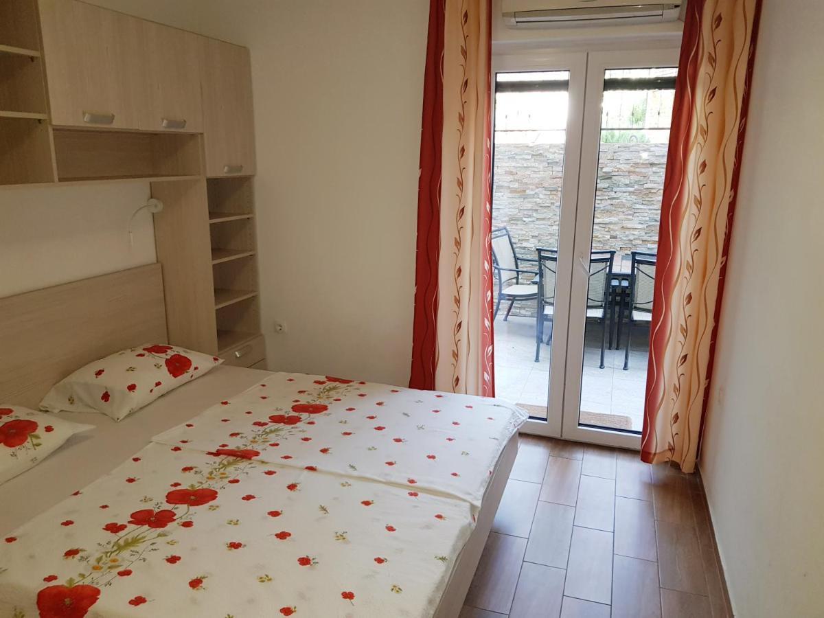 Apartments Vila Tisa マリ・ロシニュ エクステリア 写真